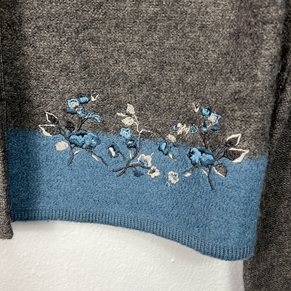 Pendleton Virgin Wool Gray Embroidered Button Fro… - image 4